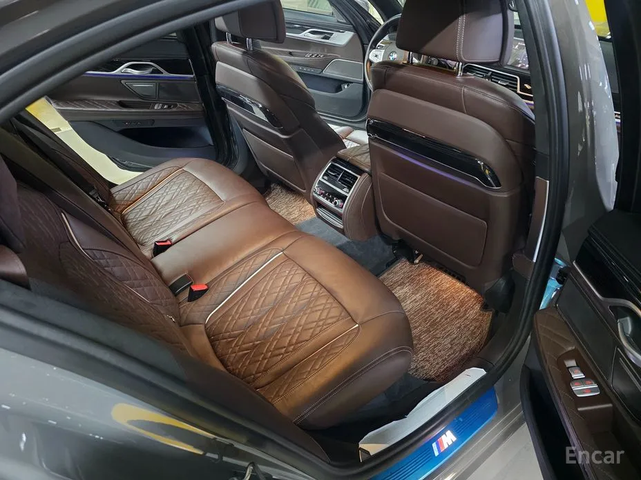Фото 11 - BMW 7 Series