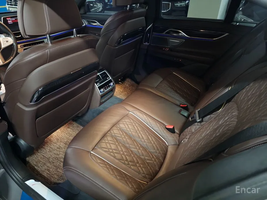 Фото 12 - BMW 7 Series