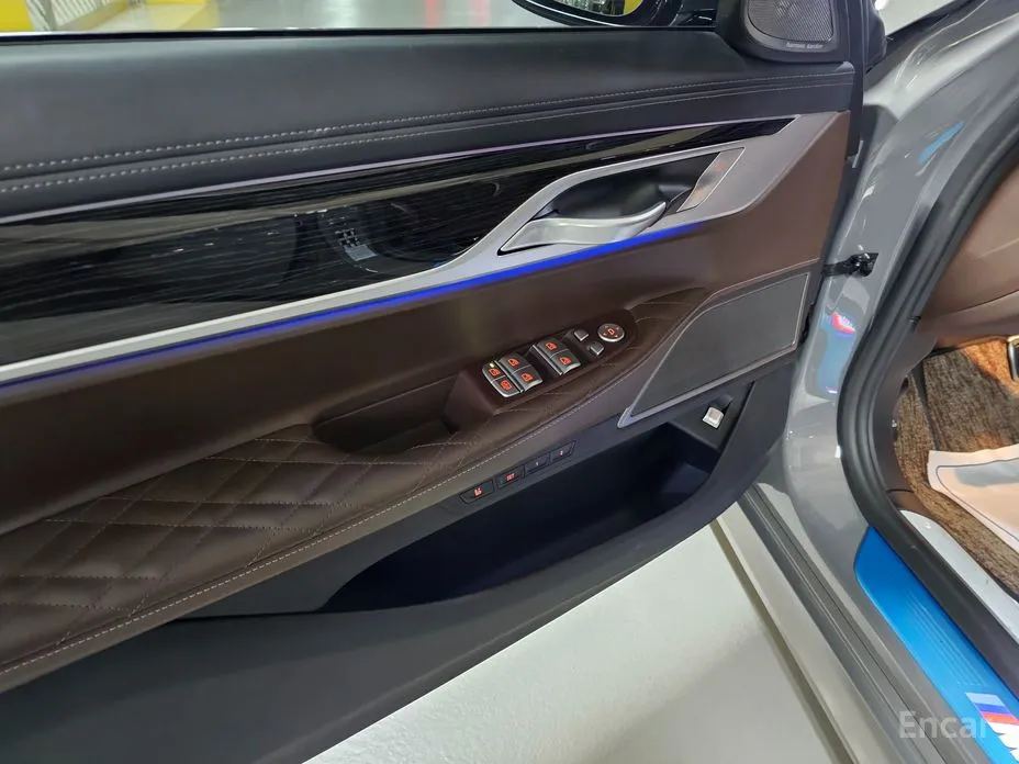 Фото 16 - BMW 7 Series