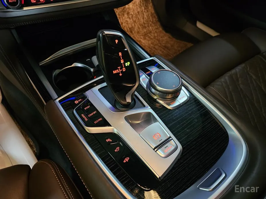 Фото 9 - BMW 7 Series