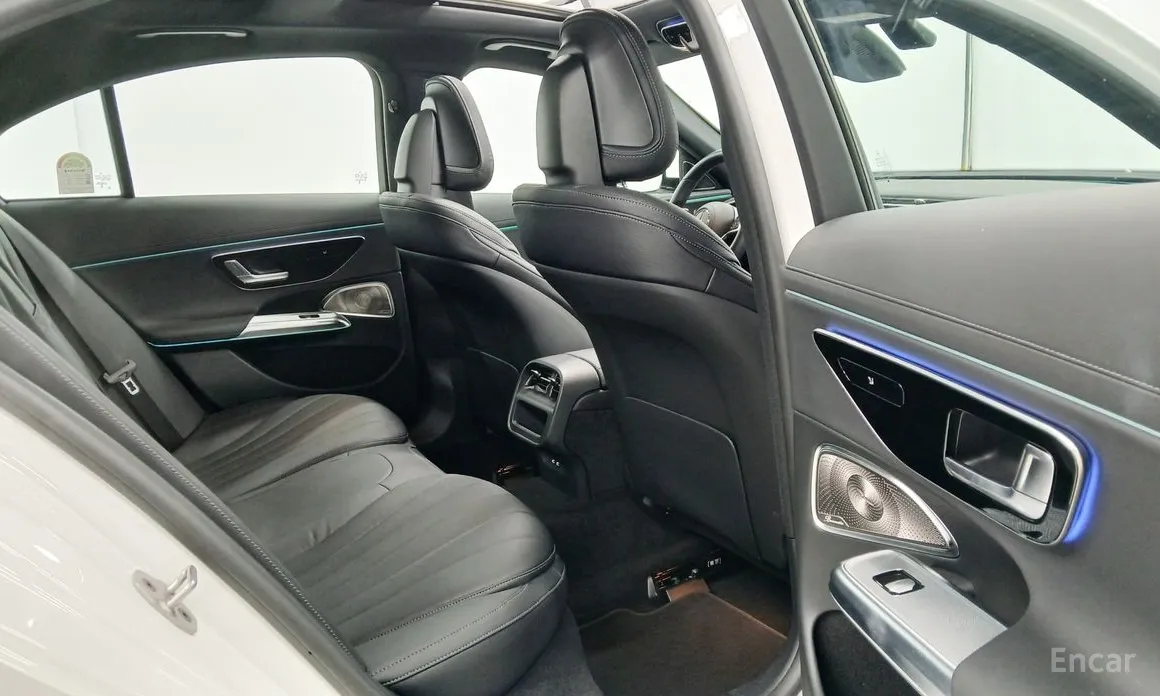 Фото 10 - Mercedes-Benz E-Class