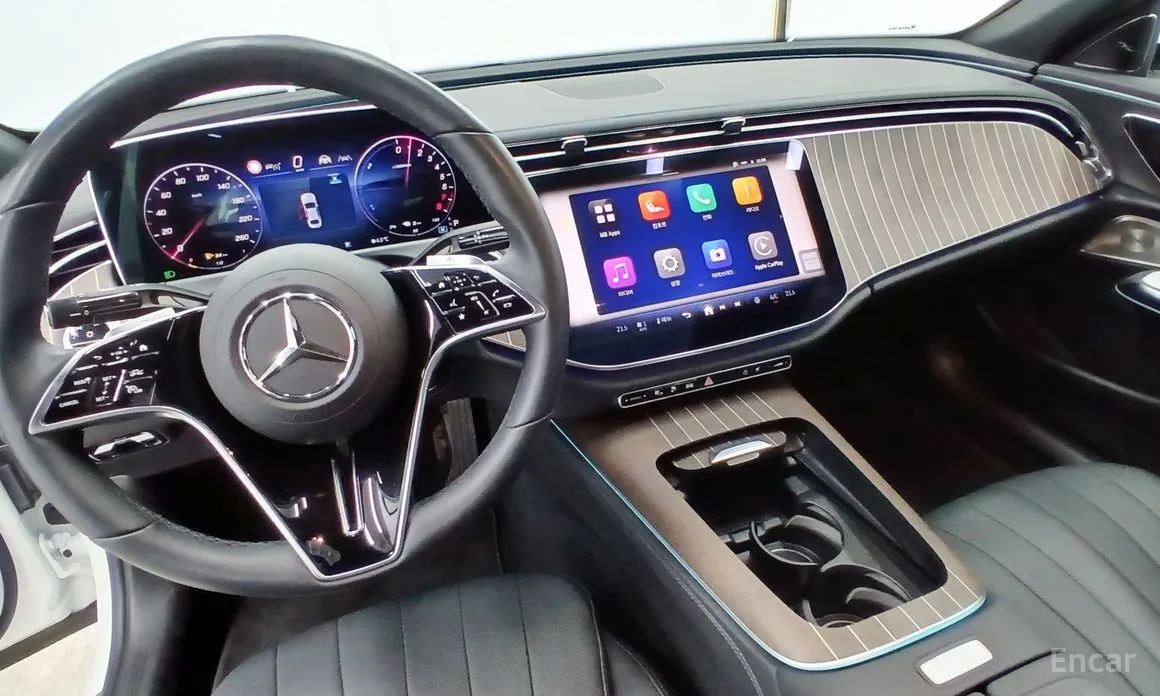 Фото 13 - Mercedes-Benz E-Class