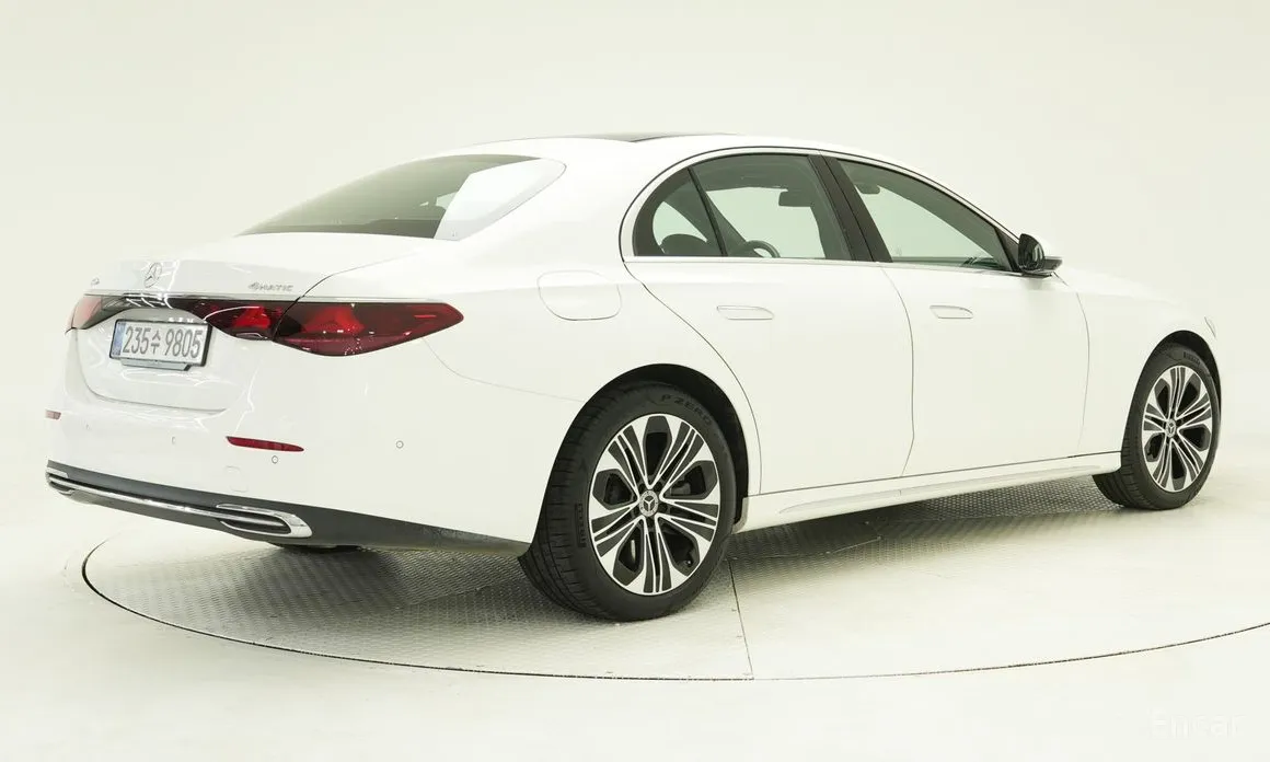 Фото 2 - Mercedes-Benz E-Class