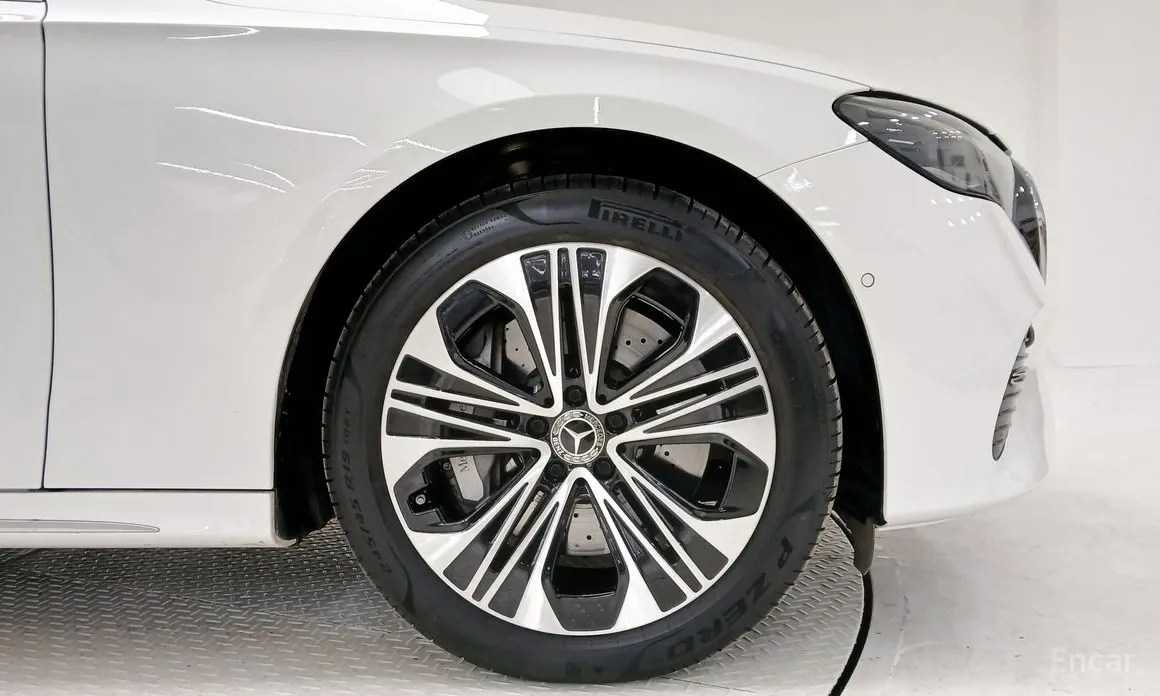 Фото 5 - Mercedes-Benz E-Class