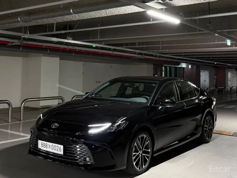 Фото 2 - Toyota Camry