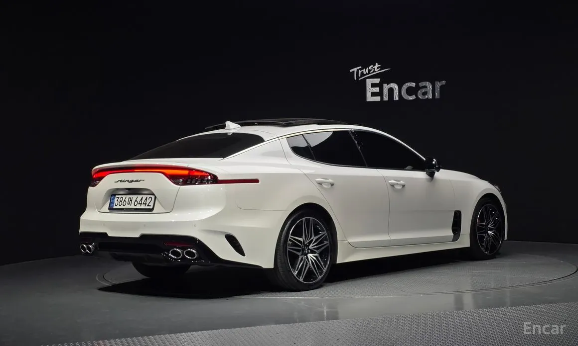 Фото 2 - Kia Stinger