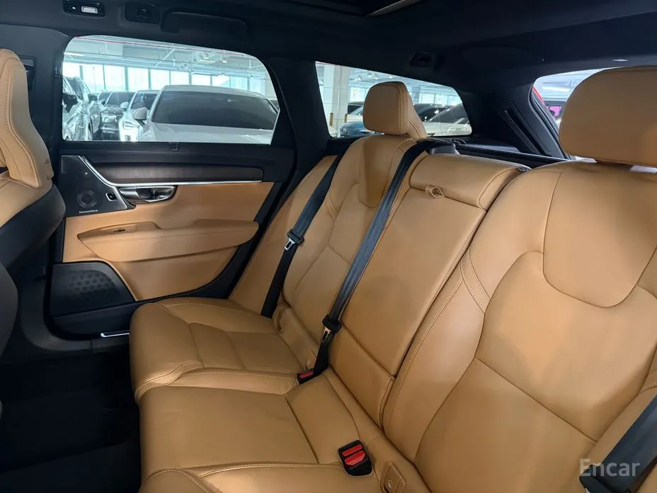 Фото 11 - Volvo V90