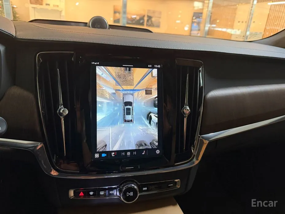 Фото 14 - Volvo V90