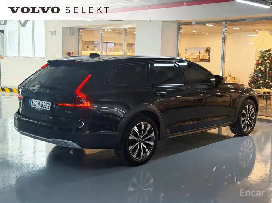 Фото 2 - Volvo V90