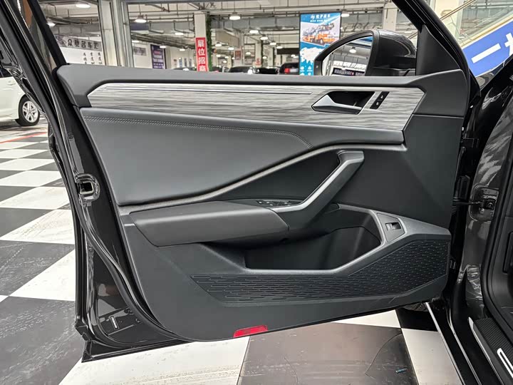 Фото 7 - Volkswagen Sagitar L