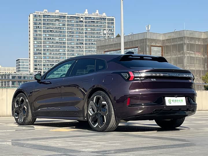 Фото 6 - Zeekr 001