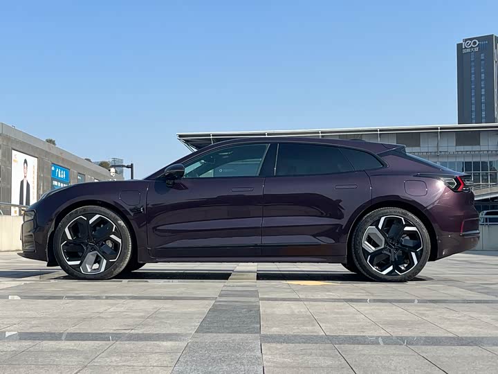 Фото 7 - Zeekr 001