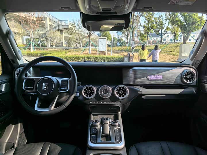 Фото 7 - Tank 300