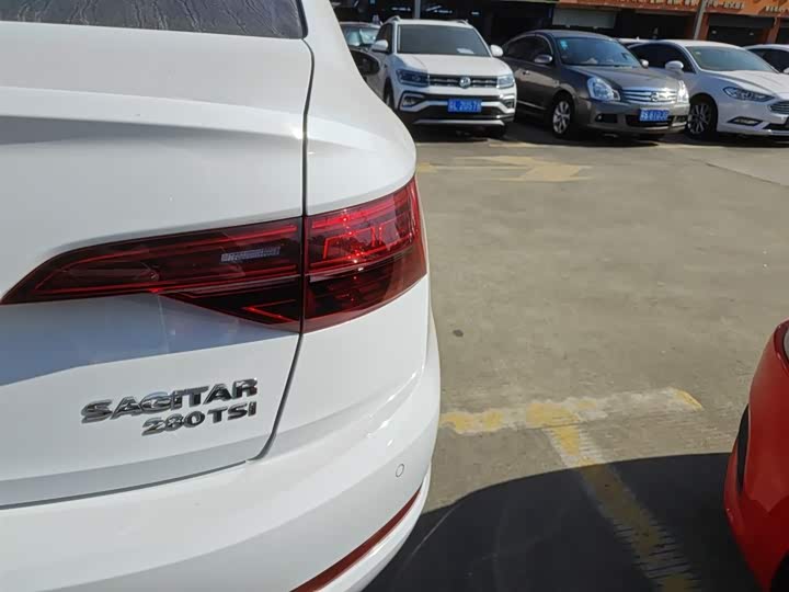 Фото 8 - Volkswagen Sagitar L