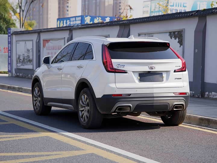 Фото 6 - Cadillac XT4