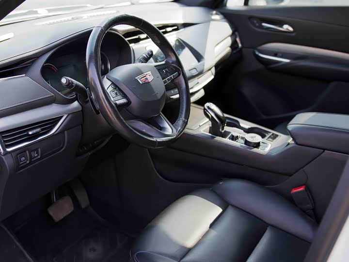 Фото 7 - Cadillac XT4