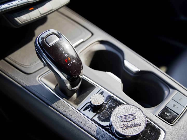 Фото 9 - Cadillac XT4