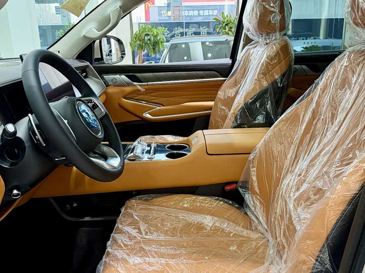 Фото 4 - Tank 500 Hybrid