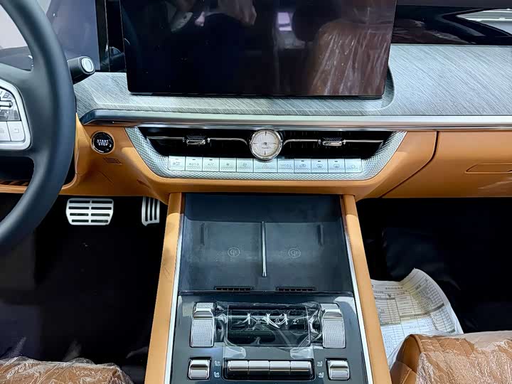 Фото 5 - Tank 500 Hybrid