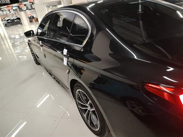Фото 5 - BMW 5 Series Hybrid