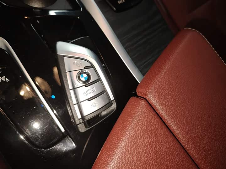 Фото 9 - BMW 5 Series Hybrid