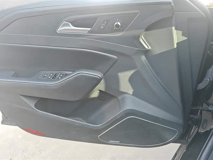 Фото 7 - Hongqi H5