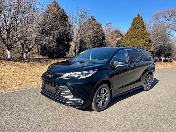 Фото 1 - Toyota Sienna