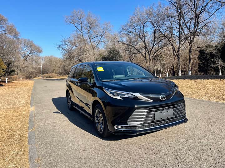 Фото 3 - Toyota Sienna