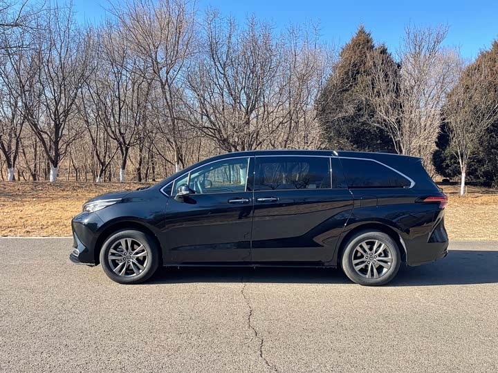 Фото 4 - Toyota Sienna