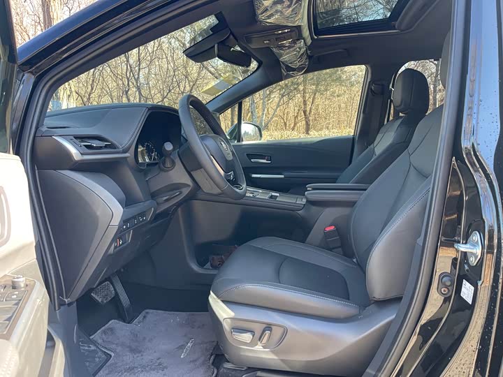 Фото 6 - Toyota Sienna