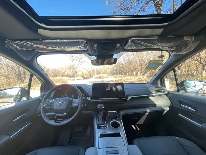 Фото 8 - Toyota Sienna