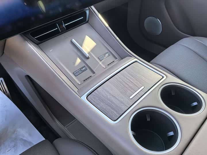 Фото 7 - Luxeed R7