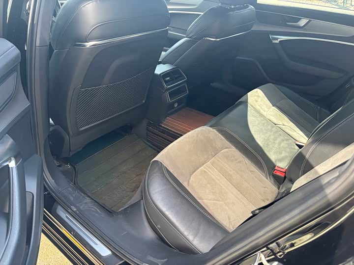 Фото 5 - Audi A6L