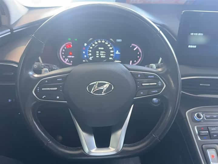 Фото 3 - Hyundai Santa Fe