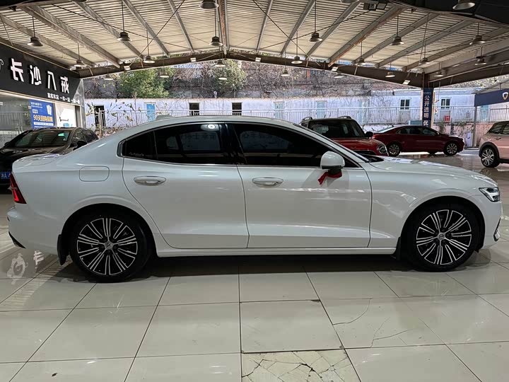 Фото 4 - Volvo S60