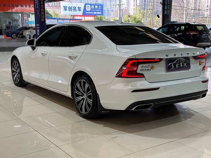 Фото 7 - Volvo S60