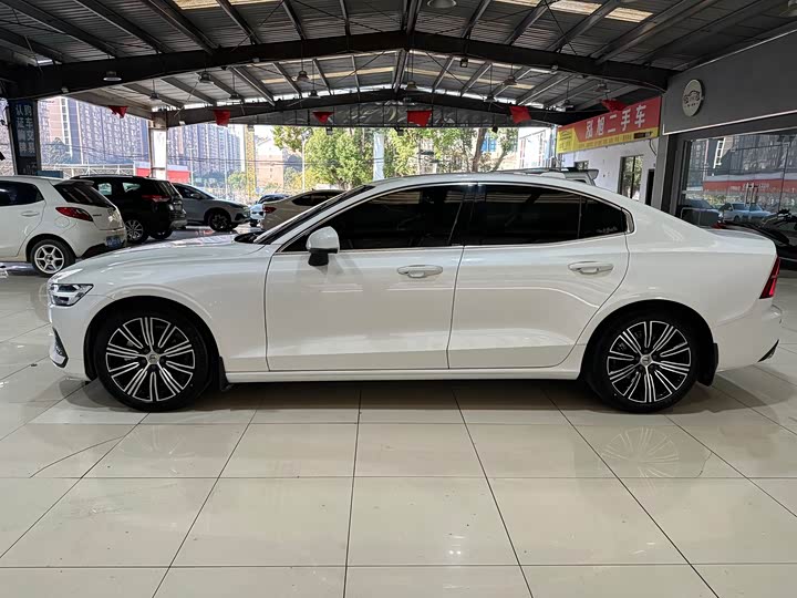 Фото 8 - Volvo S60