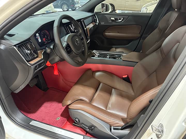 Фото 9 - Volvo S60