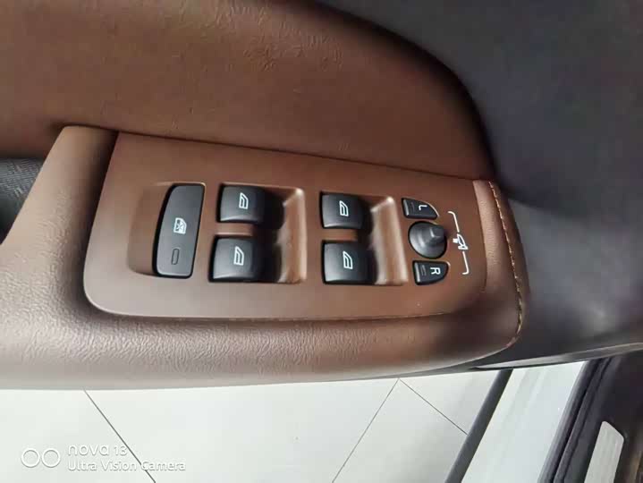 Фото 8 - Volvo XC60