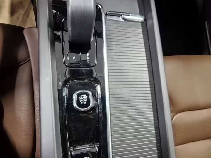 Фото 9 - Volvo XC60