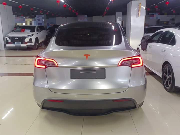 Фото 6 - Tesla Model Y