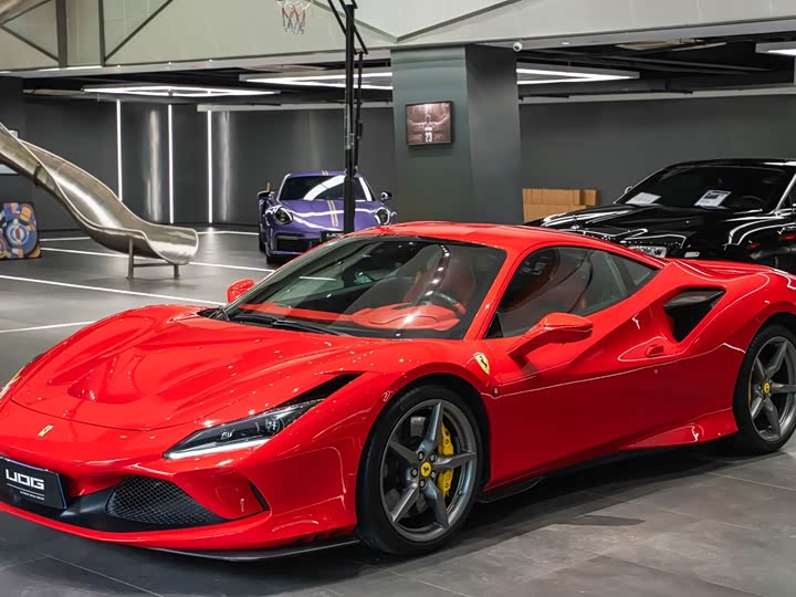 Фото 1 - Ferrari F8