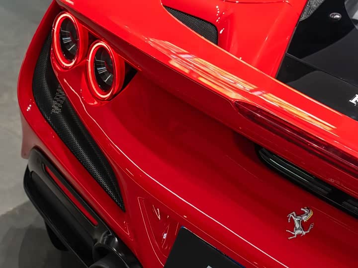 Фото 5 - Ferrari F8