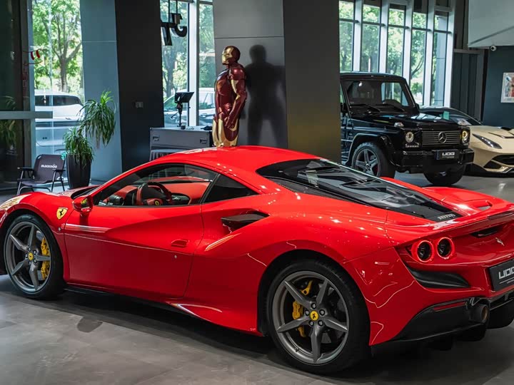 Фото 6 - Ferrari F8