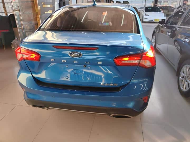 Фото 6 - Ford Focus