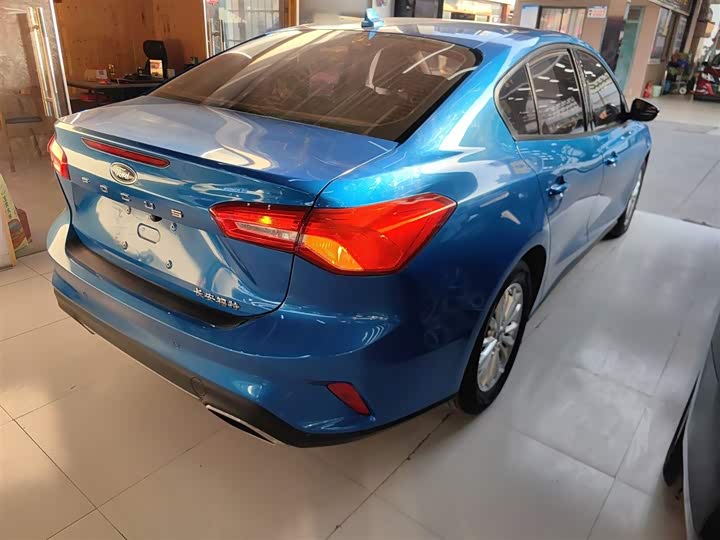 Фото 7 - Ford Focus