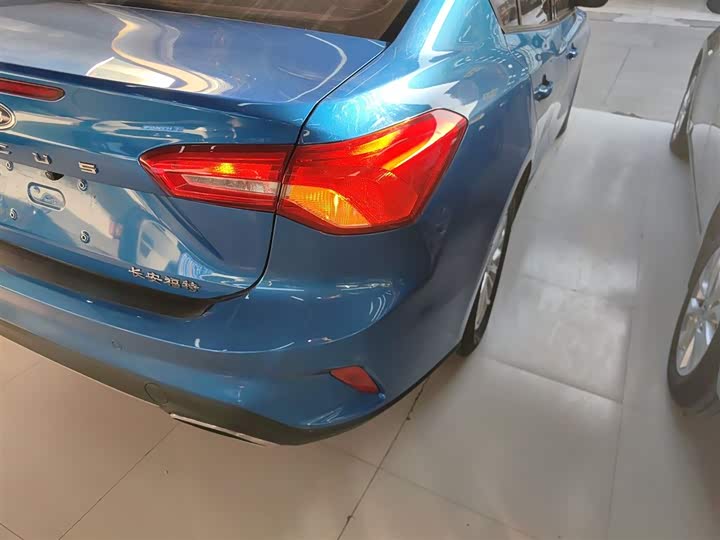 Фото 8 - Ford Focus