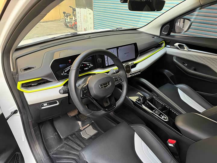 Фото 8 - Geely Coolray