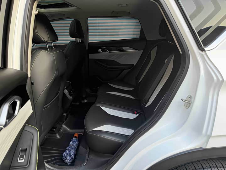 Фото 9 - Geely Coolray