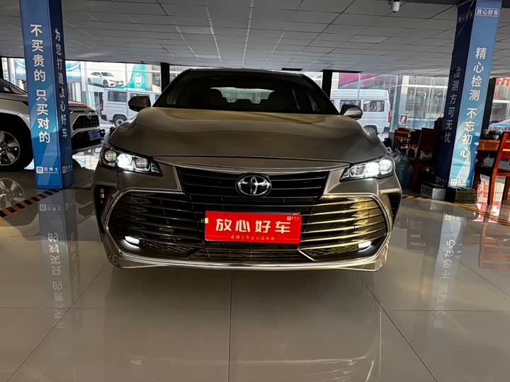 Фото 2 - Toyota Avalon